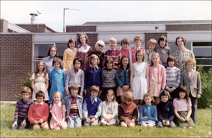 Meadowside Junior School Mrs Smith's Class : 4Y 1976