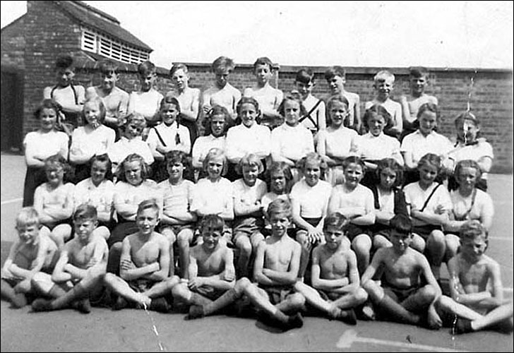 County Mixed PE Class c1952