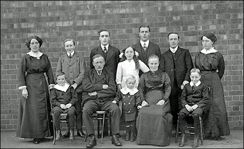 William & Ann Meads with their family circa 1913.