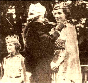 Miss Auddrey Larratt (1938 Queen) crowning Miss Rose Johnson 1939 Queen