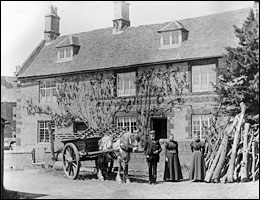 Jesse Fox and family at Hilly Farm, Burton Latimer - 1900