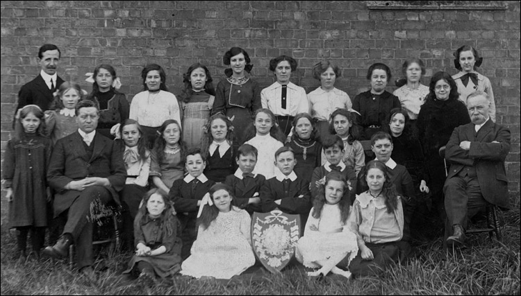 Baptist Chapel Scripture Shield prizewinners 1915