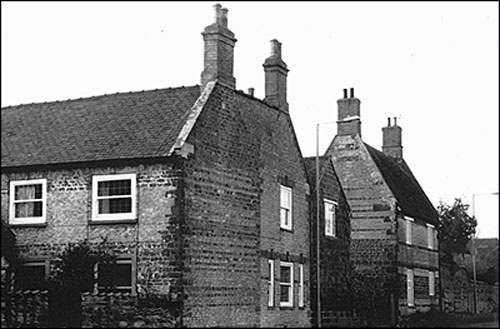 Home Farm shown at the rear of The Yews