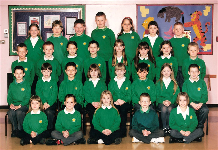 Meadowside Junior School 2000-1 - Class : 4Y