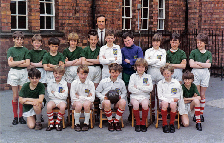 Burton Latimer County Junior School Football Team - 1971-72