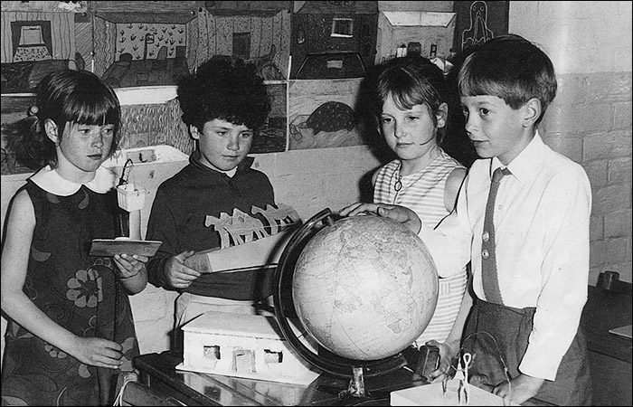 Burton Latimer Council School - Classroom Project 1969