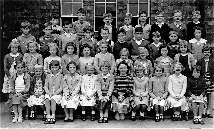 Burton Latimer Council School - Miss Clipson's Class 1960-1