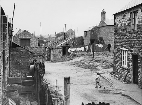 Wallis' Yard looking west.  The shoe factory in the far distance is in Alexandra Street