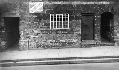 Details of the way the high pathway needed two kerbs to the road, thus creating the nickname of the "High Causeway".  The alleyway entrances to the yards at the back can also be seen here.