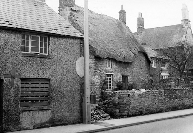 Nichol's Yard entrance - April 1965