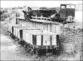 Gray's Works - tipping fromnarrow gauge trucks