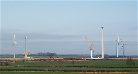 Erecting the wind urbines