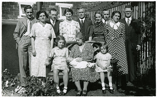 Annie Potter and her family - 1930s