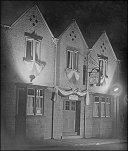 A night-time shot of the Duke's Arms, taken in the 1940s