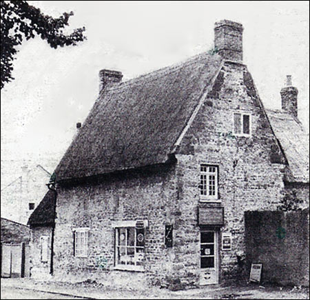 Photograph ofGarlick's Off-licence taken in 1963