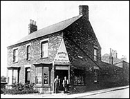 1927 photograph of Walsh's Off-licence later known as "The Grapevine".