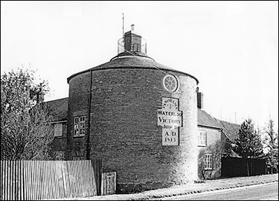 Photograph of The Waterloo Victory Inn.