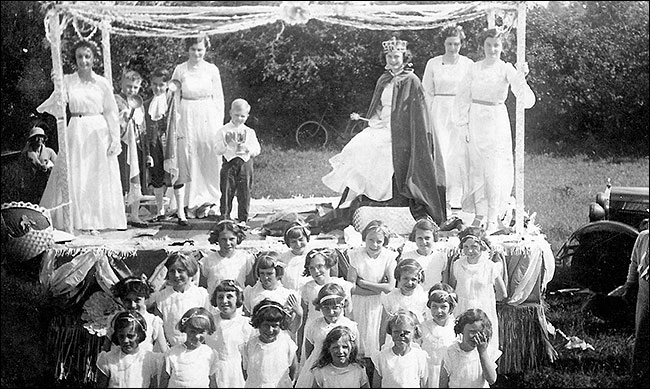 Irene Cooke and her attendants in 1935