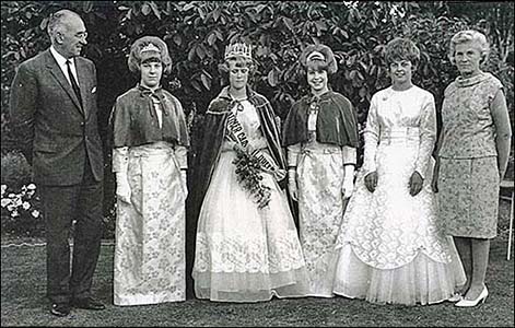 Mr Richard Loake, Rita Barber, Carol Allen, Yvonne Desborough, Christine Benford and Mrs Loake