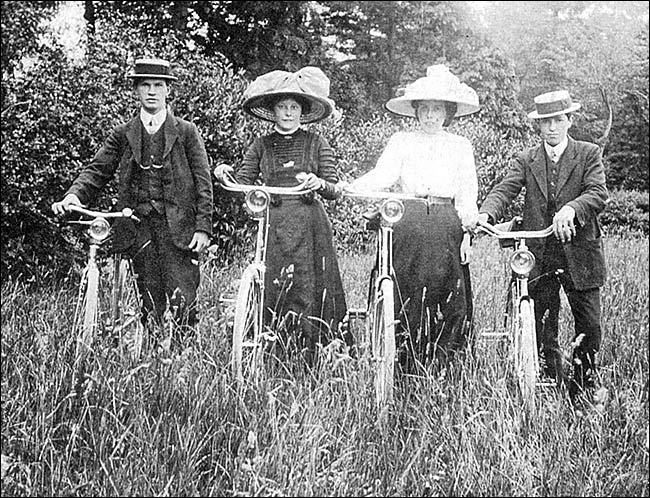 A Hume family photograph showing cyclists at the turn of the twentieth century