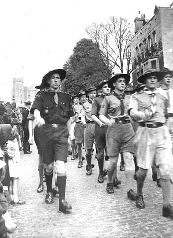 King's Scout, Malcolm Thurlow, leading the column at Windsor