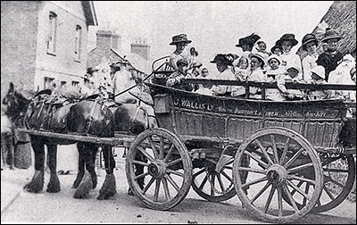 Baptist Church Sunday School outing by waggon - 1908